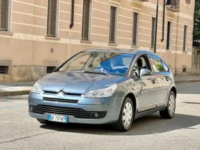 Usado Citroën C4 Elegance 109 CV (80 kW) 2007 Gris Berlina