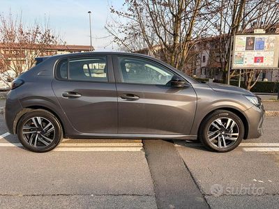Usata Peugeot 208 Active 100 CV (73 kW) 2023 Grigio Utilitaria