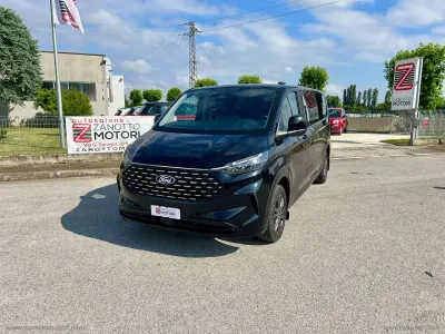 Begagnad Ford Tourneo 136 HK (100 kW) 2024 Svart Minibuss