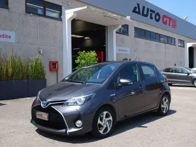 Usata Toyota Yaris Hybrid Active 73 CV (53 kW) 2016 Grigio Berlina