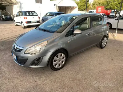 Usado Opel Corsa Edition 86 HP (63 kW) 2013 Cinzento Citadino