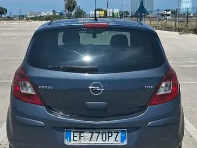 Usata Opel Corsa 75 CV (55 kW) 2011 Blu Utilitaria