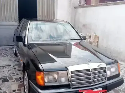 Käytetty Mercedes E200 109 HP (80 kW) 1990 Sedan
