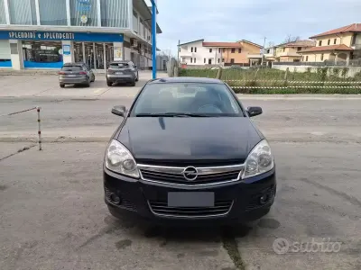 Usata Opel Astra 101 CV (74 kW) 2007 Nero Berlina