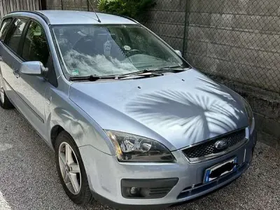 Usado Ford Focus Ghia 116 HP (85 kW) 2005 Carrinha