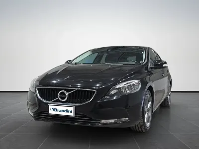 Usata Volvo V40 Kinetic 120 CV (88 kW) 2017 Nero met. Berlina