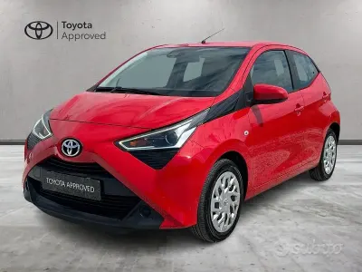 Usata Toyota Aygo Cool 72 CV (52 kW) 2020 Rosso Utilitaria
