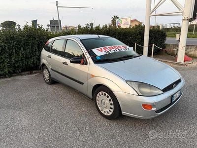 Usata Ford Focus Ghia 89 CV (65 kW) 2000 Grigio Berlina