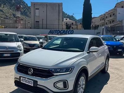 Usata VW T-Roc Life 110 CV (80 kW) 2023 Bianco SUV