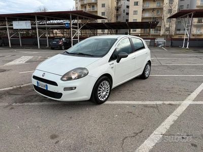 Usata Fiat Grande Punto Young 75 CV (55 kW) 2014 Bianco Utilitaria