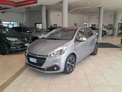 Usata Peugeot 208 Signature Sky 83 CV (61 kW) 2019 Grigio Utilitaria