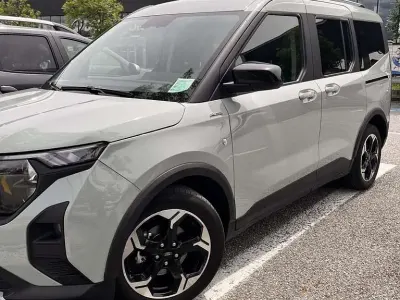 Usata Ford Tourneo Courier Active 128 CV (94 kW) 2024 Monovolume