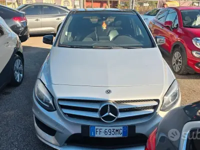 Usata Mercedes B180 Premium 109 CV (80 kW) 2016 Grigio Utilitaria