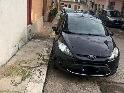 Usata Ford Fiesta 90 CV (66 kW) 2009 Nero Utilitaria