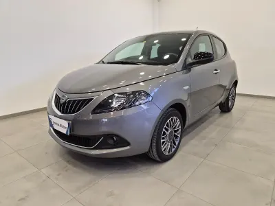 Gebraucht Lancia Ypsilon Silver 69 PS (50 kW) 2022 Grau Kleinwagen
