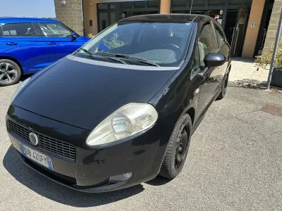 Usata Fiat Grande Punto Dynamic 77 CV (56 kW) 2006 Nero Utilitaria