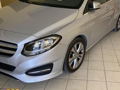Käytetty Mercedes B180 109 HP (80 kW) 2016 Hopea Tila-auto