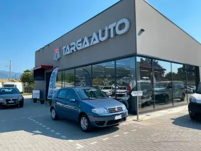 Usata Fiat Punto Active 60 CV (44 kW) 2005 Blu/azzurro Utilitaria