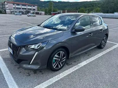 Usata Peugeot 208 Allure 101 CV (74 kW) 2021 Grigio Utilitaria
