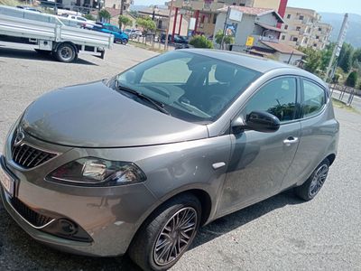 Usata Lancia Ypsilon 60 CV (44 kW) 2023 Grigio Utilitaria