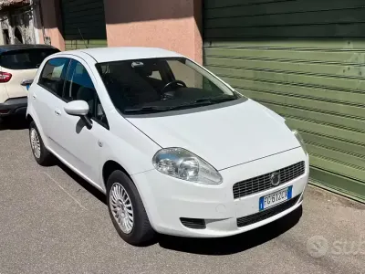 Usata Fiat Grande Punto 77 CV (56 kW) 2009 Bianco Utilitaria