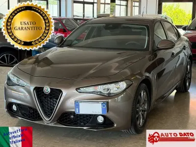 Usata Alfa Romeo Giulia Business 180 CV (132 kW) 2017 Bianco lunare Berlina