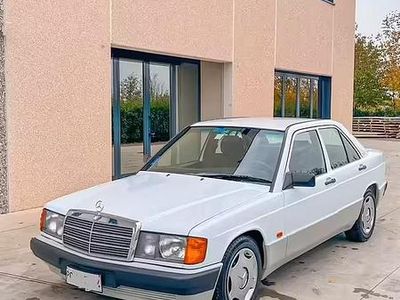 Usata Mercedes 190 105 CV (77 kW) 1990 Bianco Berlina