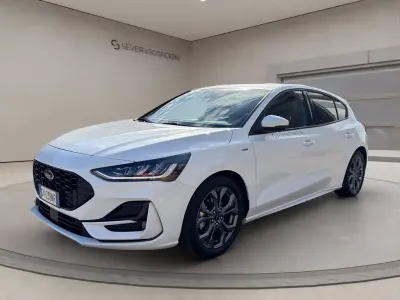 Usata Ford Focus ST-Line 125 CV (91 kW) 2024 Bianco metallizzato Berlina