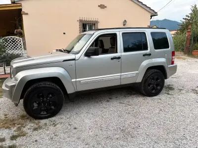 Usata Jeep Cherokee 200 CV (147 kW) 2010 Grigio SUV