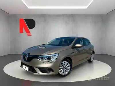 Usata Renault Mégane IV Intens 116 CV (85 kW) 2019 Marrone Berlina