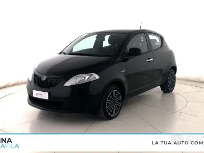 Usado Lancia Ypsilon Gold 69 HP (50 kW) 2024 Preto Citadino