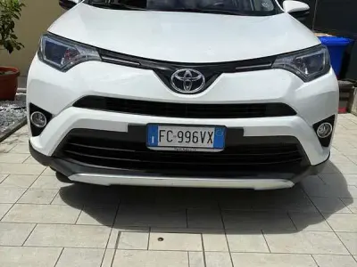 Usata Toyota RAV4 Active 143 CV (105 kW) 2016 Bianco SUV