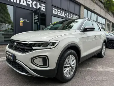 Usata VW T-Roc Life 110 CV (80 kW) 2024 Beige SUV