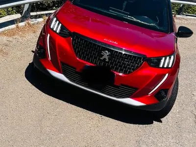 Usata Peugeot 2008 110 CV (80 kW) 2022 Rosso SUV