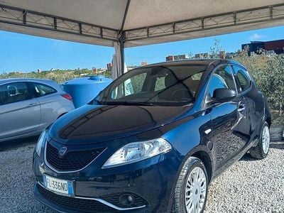 Usata Lancia Ypsilon 69 CV (50 kW) 2018 Blu Utilitaria