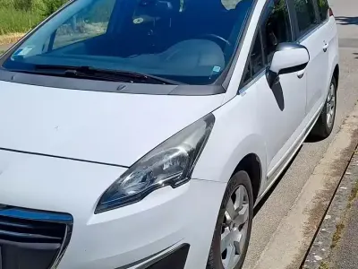 Gebraucht Peugeot 5008 115 PS (84 kW) 2016 Weiß Van / Kleinbus