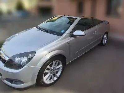 Usata Opel Astra Cosmo 105 CV (77 kW) 2006 Cabrio