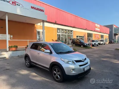 Usata Toyota Urban Cruiser Luxury 90 CV (66 kW) 2009 Grigio Utilitaria