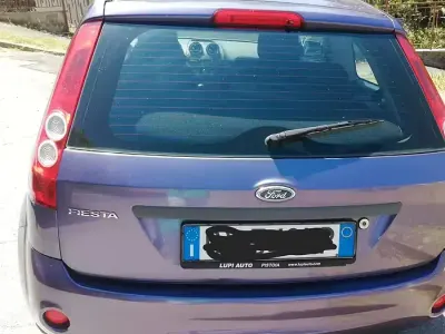 Usata Ford Fiesta 75 CV (55 kW) 2006 Viola Utilitaria