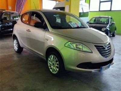 usata Lancia Ypsilon 3ª serie 0.9 TwinAir 85 CV 5 porte Metano Ecochic Silver