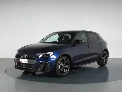 Usata Audi A1 Sportback Comfort 150 CV (110 kW) 2025 Blu navarra metallizzato nero mito metal Utilitaria