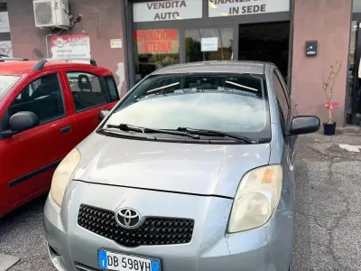 Usata Toyota Yaris Sol 90 CV (66 kW) 2006 Grigio Berlina