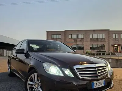 Usata Mercedes E220 Avantgarde 170 CV (125 kW) 2010 Marrone Berlina
