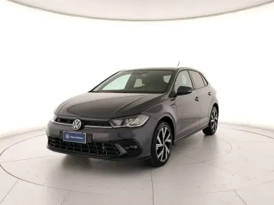 Usata VW Polo R-line 110 CV (80 kW) 2023 Grigio Utilitaria