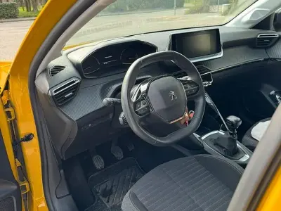 Usata Peugeot 208 101 CV (74 kW) 2022 Giallo Utilitaria