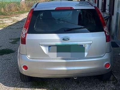 Begagnad Ford Fiesta Style 67 HK (49 kW) 2008 Grå Halvkombi