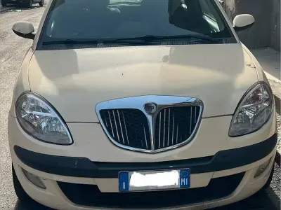 Usata Lancia Ypsilon 75 CV (55 kW) 2004 Utilitaria