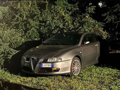 Usata Alfa Romeo GT 239 CV (175 kW) 2004 Grigio Coupé