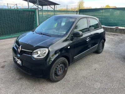 Begagnad Renault Twingo Equilibre 30 kW (42 HK) 2023 Svart Halvkombi