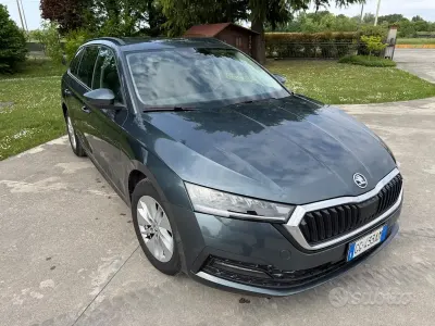 Usata Skoda Octavia Executive 150 CV (110 kW) 2022 Grigio Station wagon